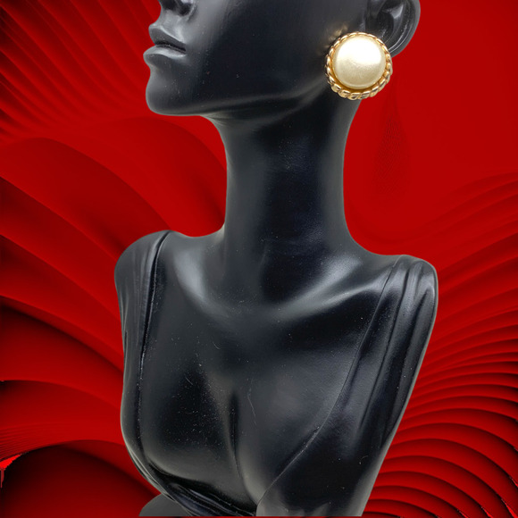 Vintage 1960's Faux Pearl Cabochon Button Earrings Clip On Runway Couture - Picture 2 of 4